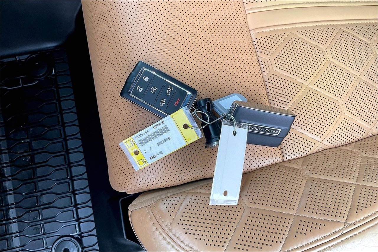 Used 2022 Jeep Grand Wagoneer Series III image 35