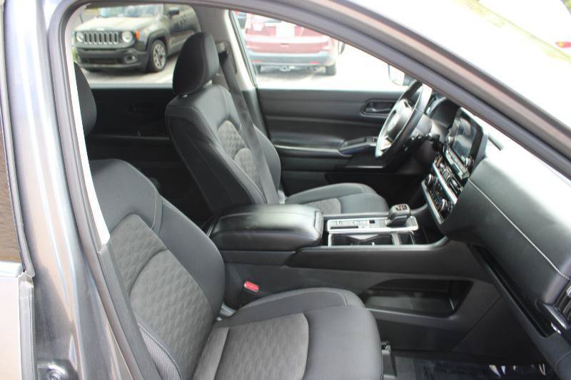Used 2023 Nissan Pathfinder SV FWD image 12