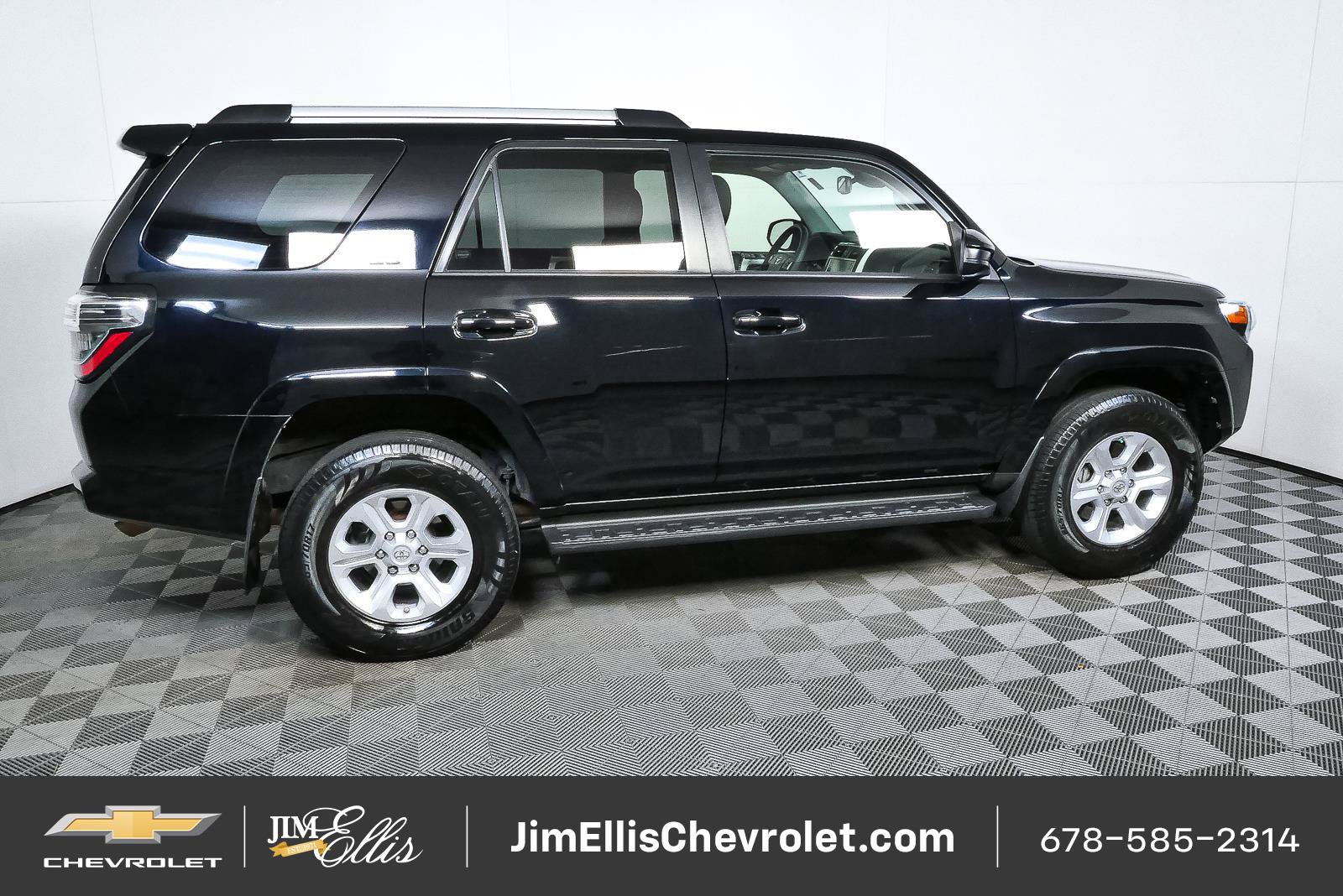 Used 2021 Toyota 4Runner SR5 AWD/4WD image 2