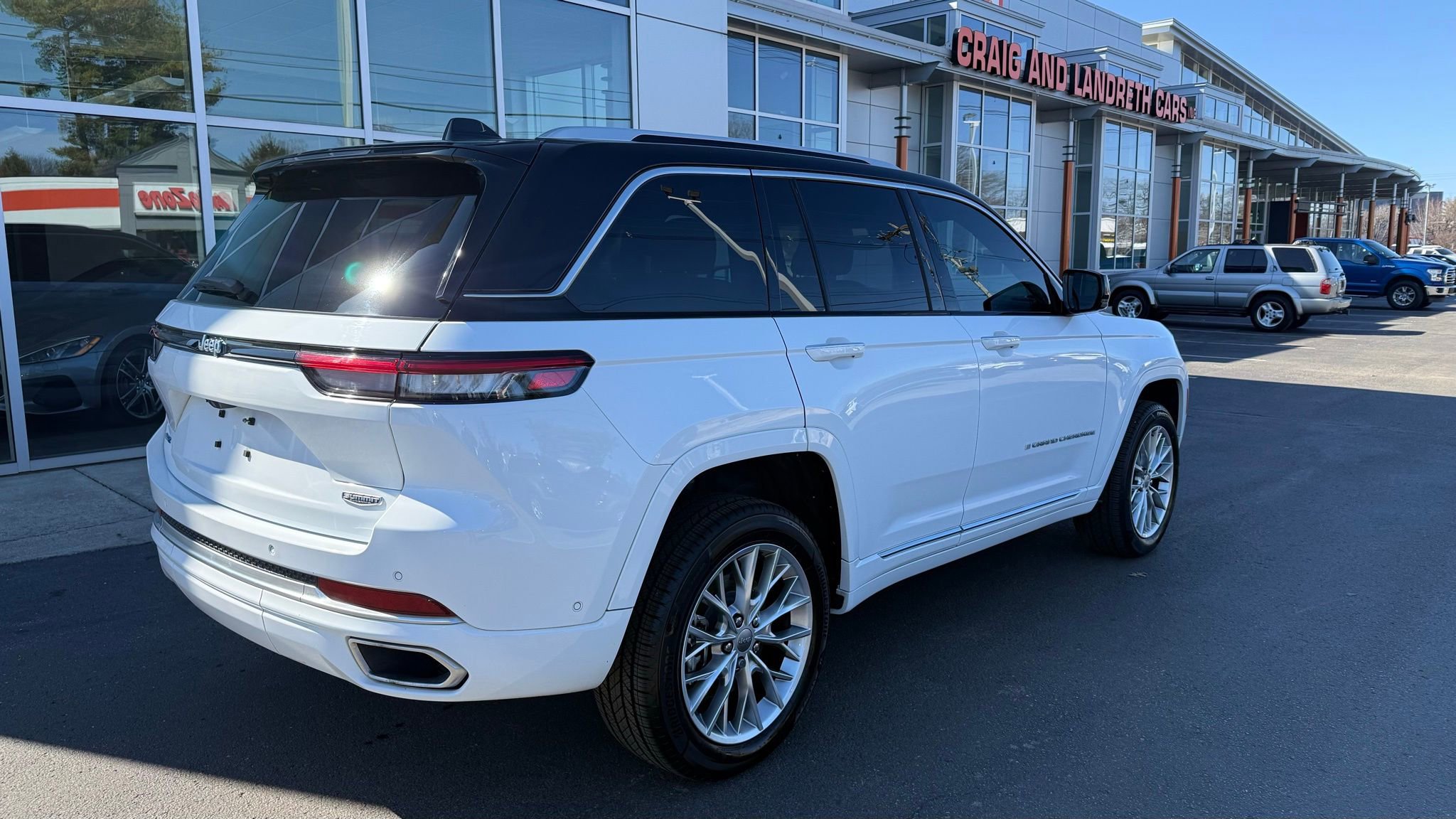 Used 2022 Jeep Grand Cherokee Summit image 2