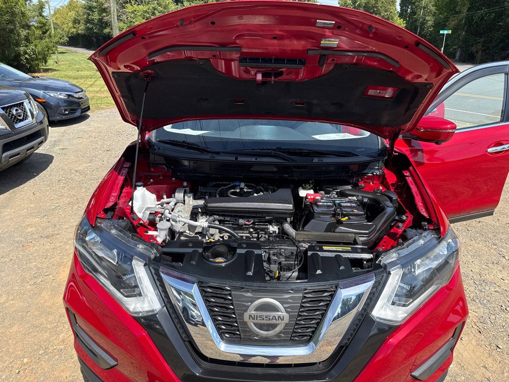 Used 2017 Nissan Rogue SV w/ SV Premium Package image 15