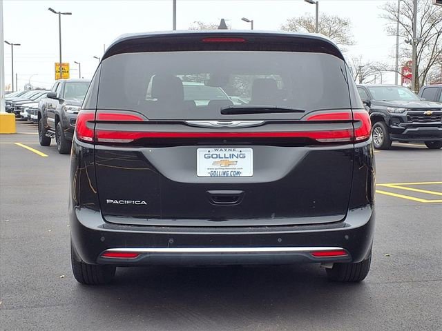 Used 2024 Chrysler Pacifica Touring-L image 22