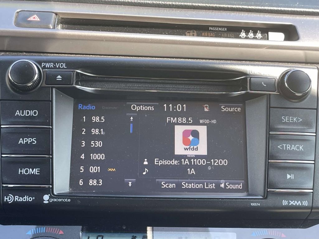 Used 2017 Toyota RAV4 XLE AWD/4WD image 37