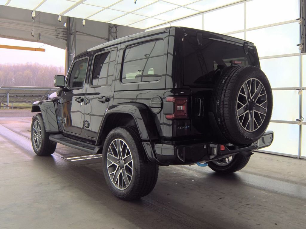 Used 2023 Jeep Wrangler Unlimited Sahara image 4