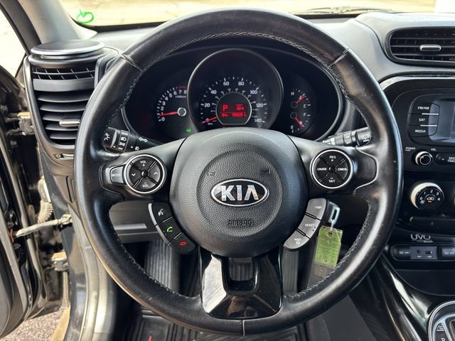Used 2015 Kia Soul ! FWD image 26