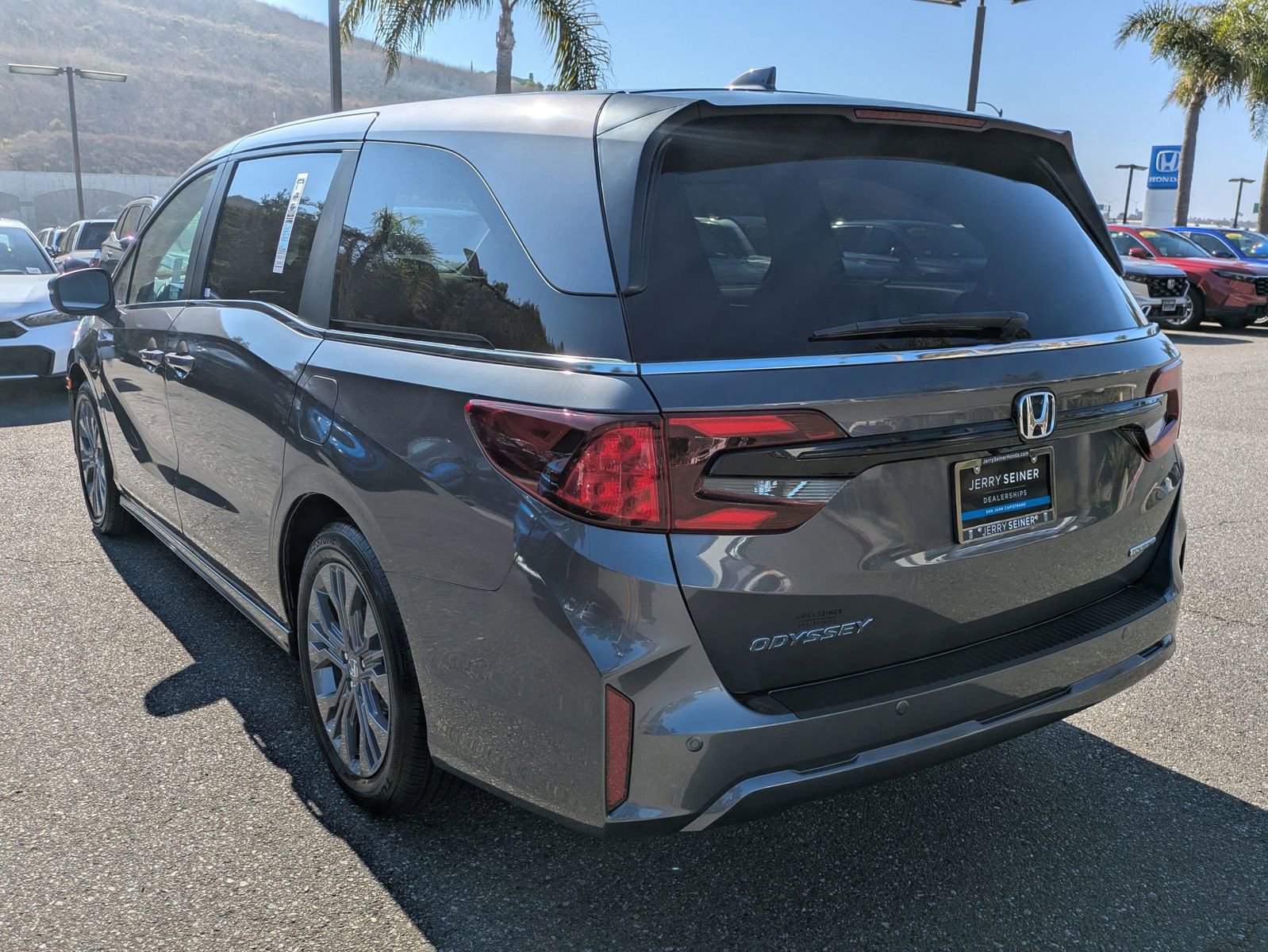 New 2026 Honda Odyssey Touring image 3
