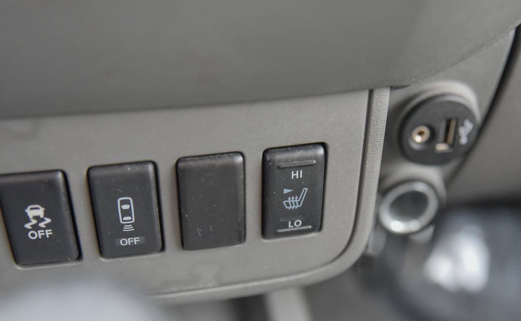 Used 2021 Nissan Frontier SV w/ Midnight Edition Floor Mats AWD/4WD image 18