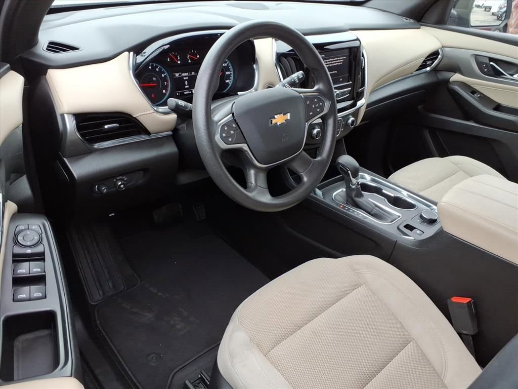 Used 2023 Chevrolet Traverse LS image 15