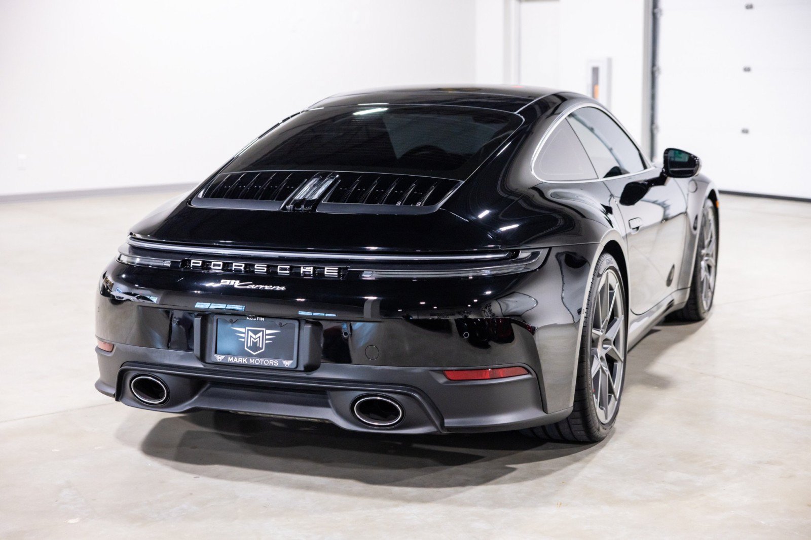 Used 2025 Porsche 911 Carrera RWD image 9
