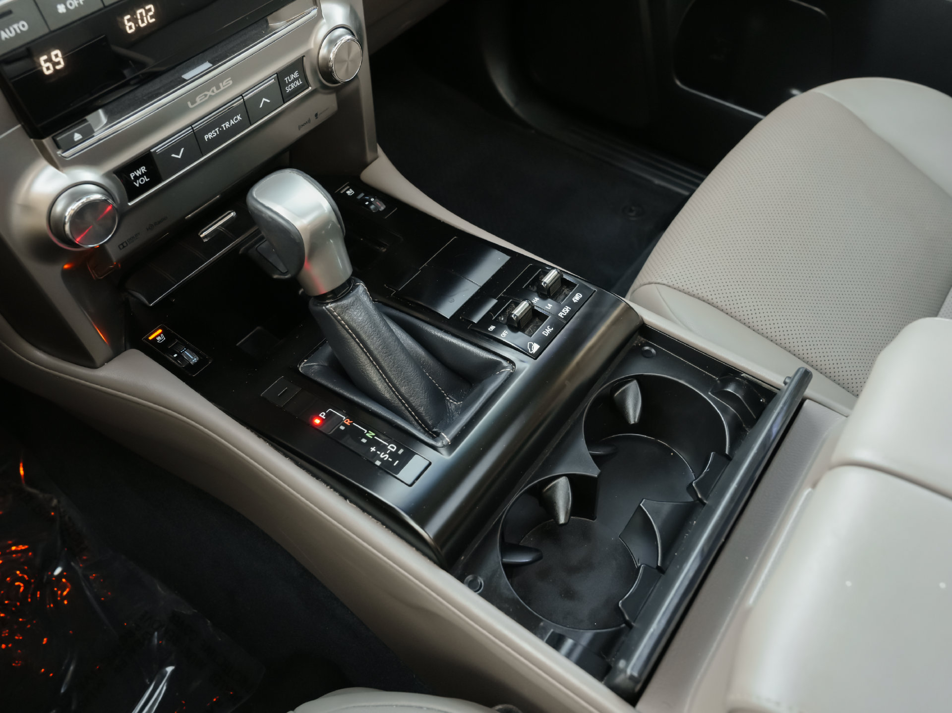 Used 2020 Lexus GX 460 Premium w/ Premium Package AWD/4WD image 12