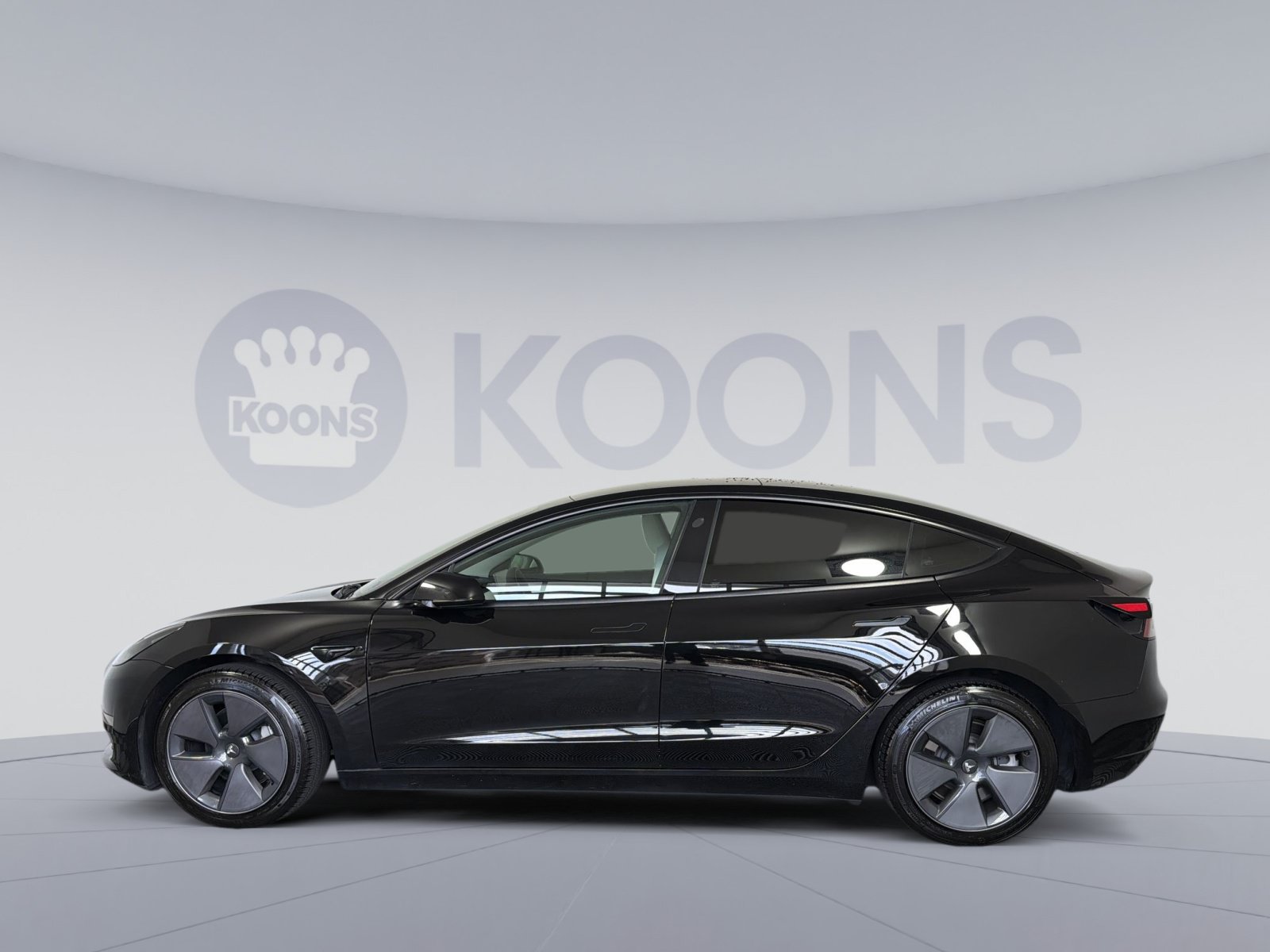 Used 2023 Tesla Model 3 Standard Range RWD image 2