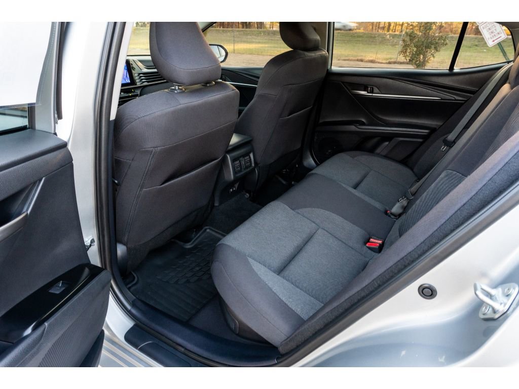 Used 2025 Toyota Camry LE image 12