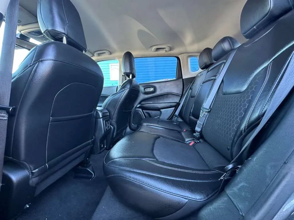 Used 2018 Jeep Compass Latitude image 12
