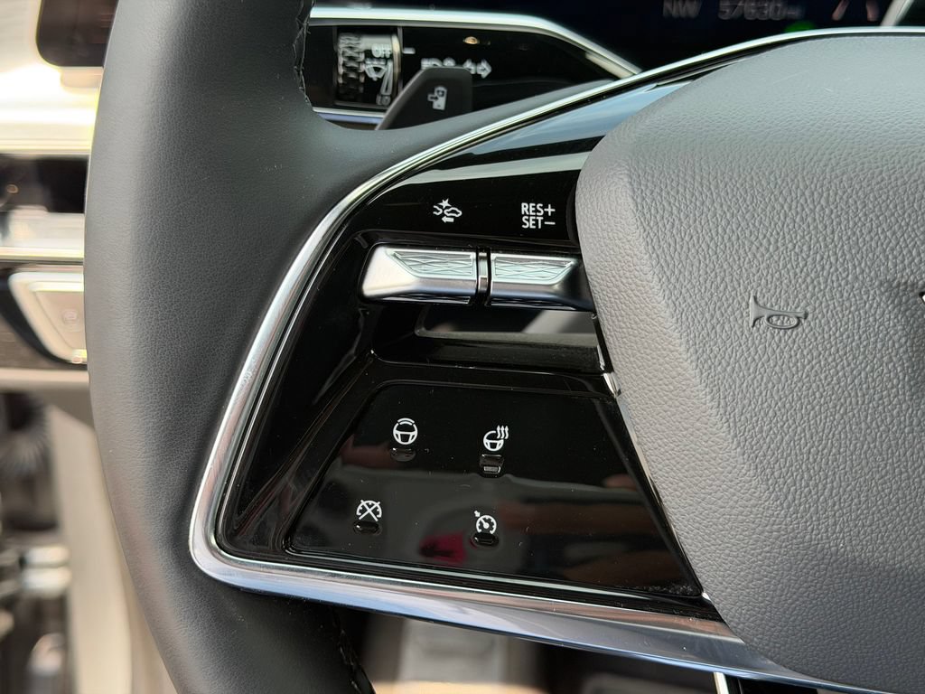 Used 2024 Cadillac Lyriq Sport AWD/4WD image 28