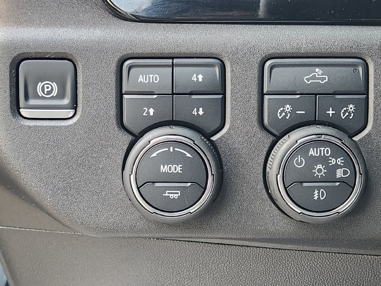 Used 2025 Chevrolet Silverado 1500 LT Trail Boss w/ Convenience Package II AWD/4WD image 21
