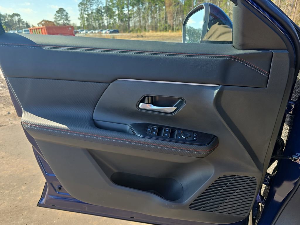 New 2026 Nissan Kicks SR FWD image 30
