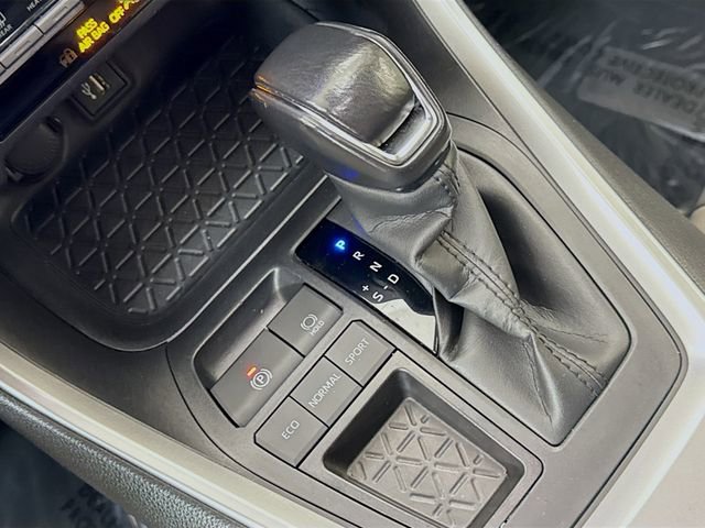 Used 2023 Toyota RAV4 XLE Premium image 17