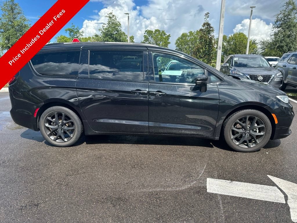 Used 2022 Chrysler Pacifica Touring-L w/ S Appearance Package FWD image 5