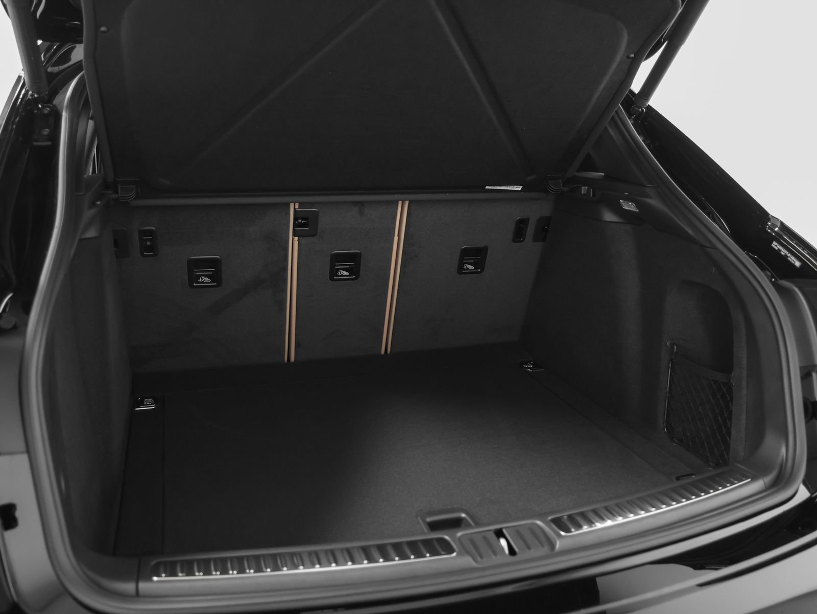 New 2026 Porsche Macan AWD/4WD image 16
