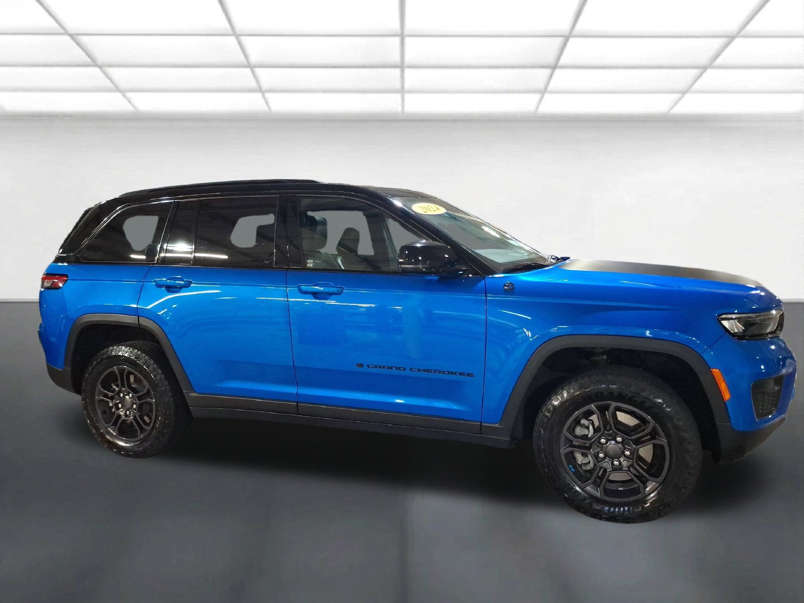 Certified 2024 Jeep Grand Cherokee Trailhawk AWD/4WD image 2