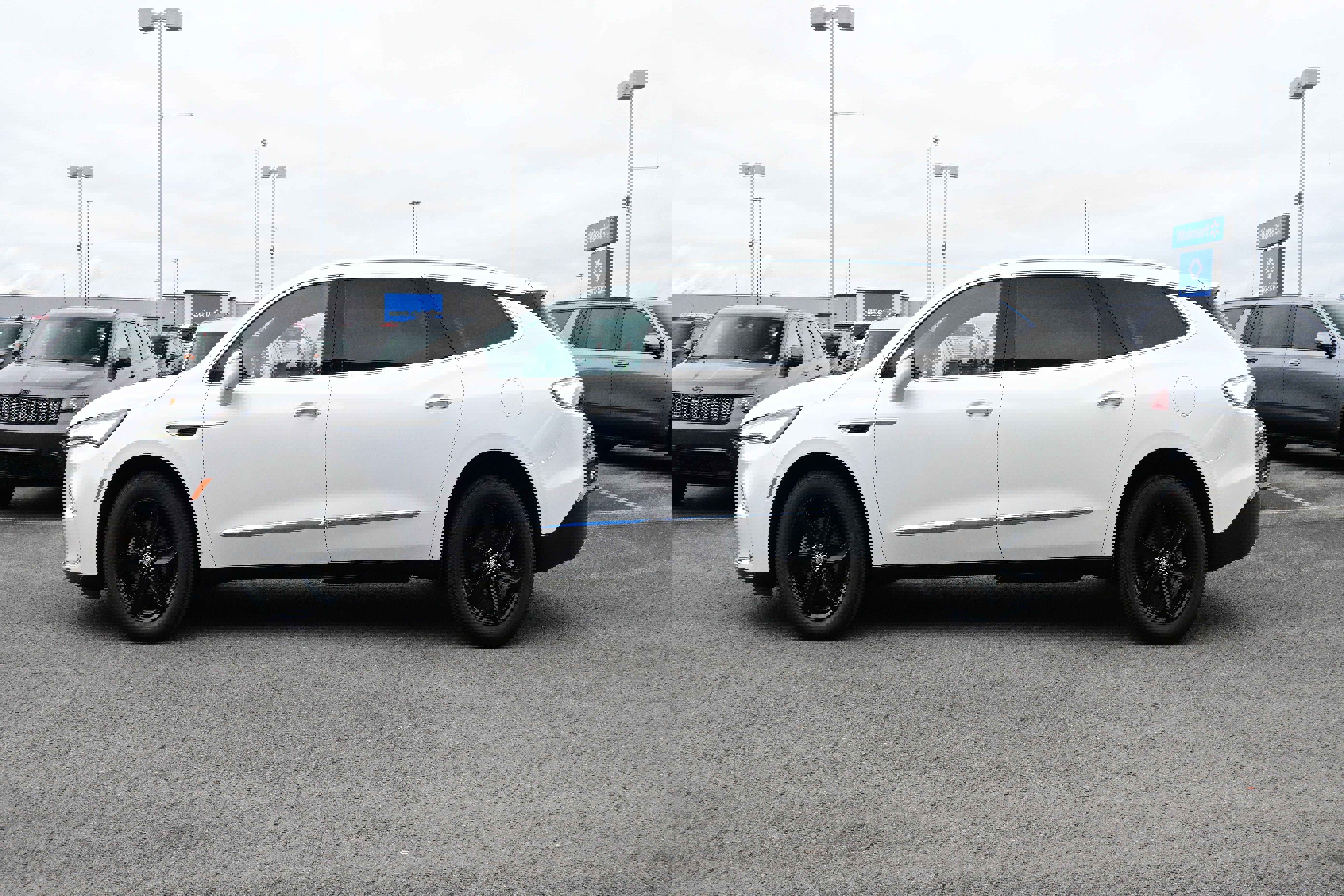 Used 2023 Buick Enclave Essence w/ Experience Buick Package image 5