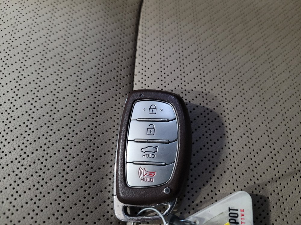 Used 2018 Hyundai Elantra Limited w/ Limited Ultimate Package 02 FWD image 32