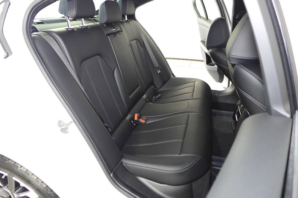 Used 2025 BMW 330i Sedan w/ Convenience Package RWD image 20