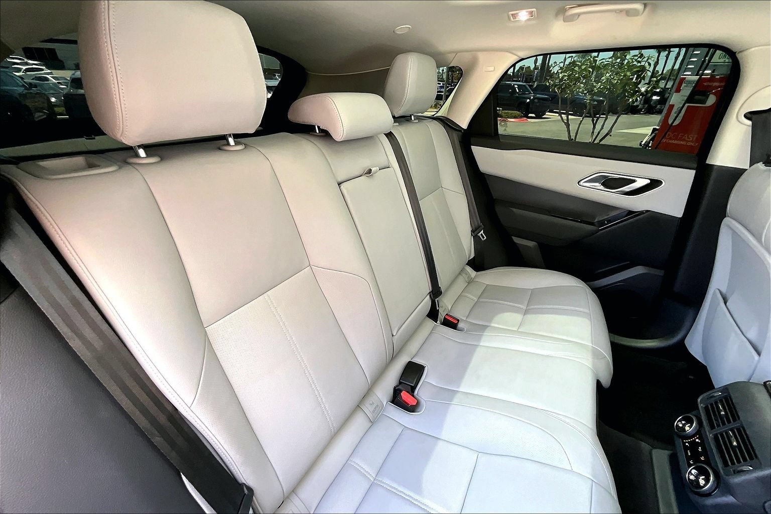 Certified 2025 Land Rover Range Rover Velar Dynamic SE AWD/4WD image 26