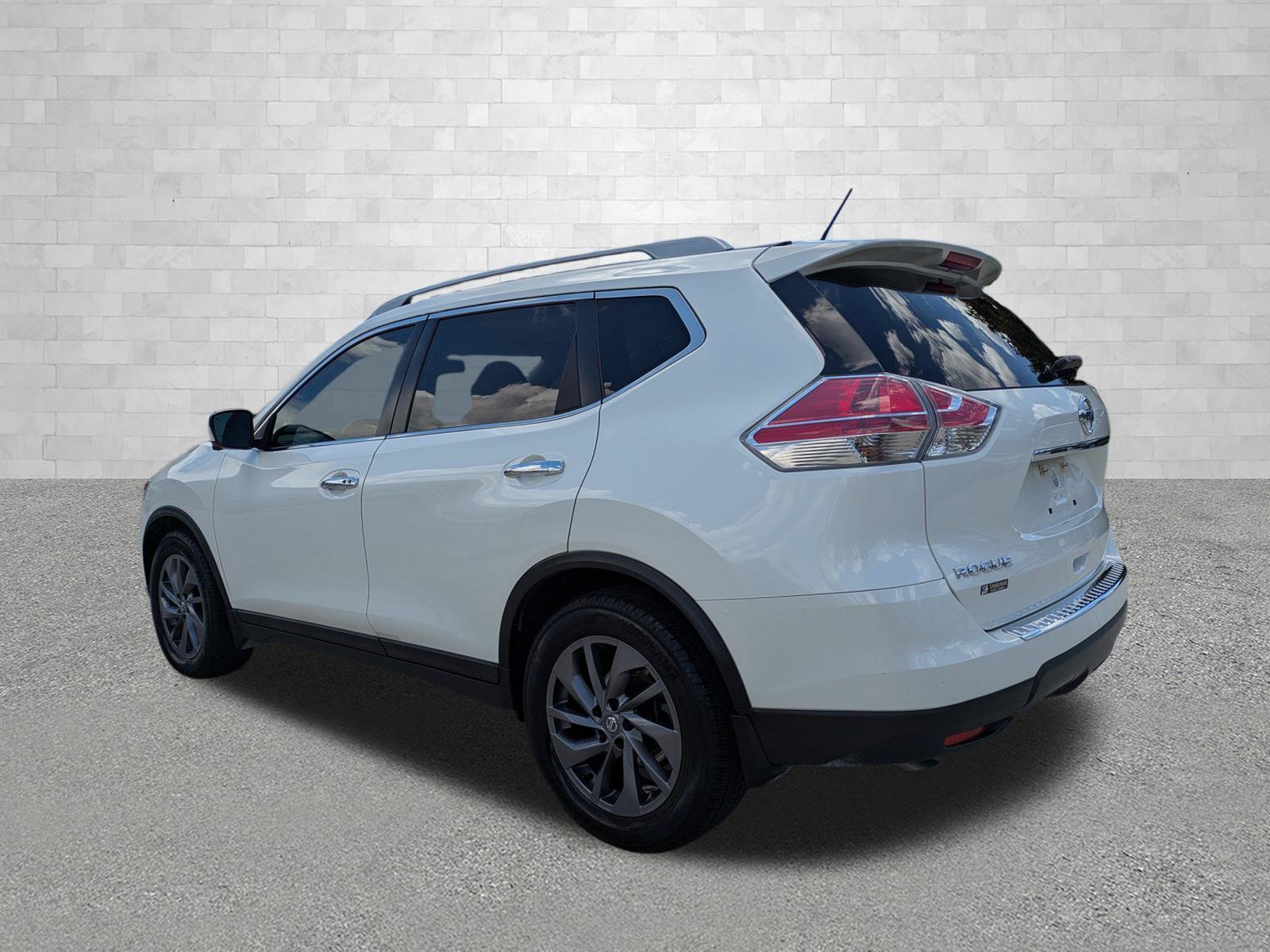 Used 2016 Nissan Rogue SL w/ SL Premium Package FWD image 4