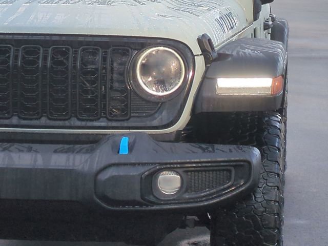 Used 2024 Jeep Wrangler Unlimited image 17