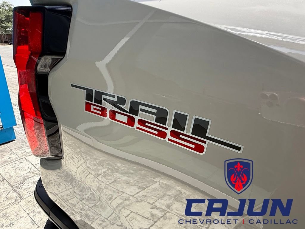 New 2026 Chevrolet Colorado Trail Boss w/ Midnight Edition AWD/4WD image 28