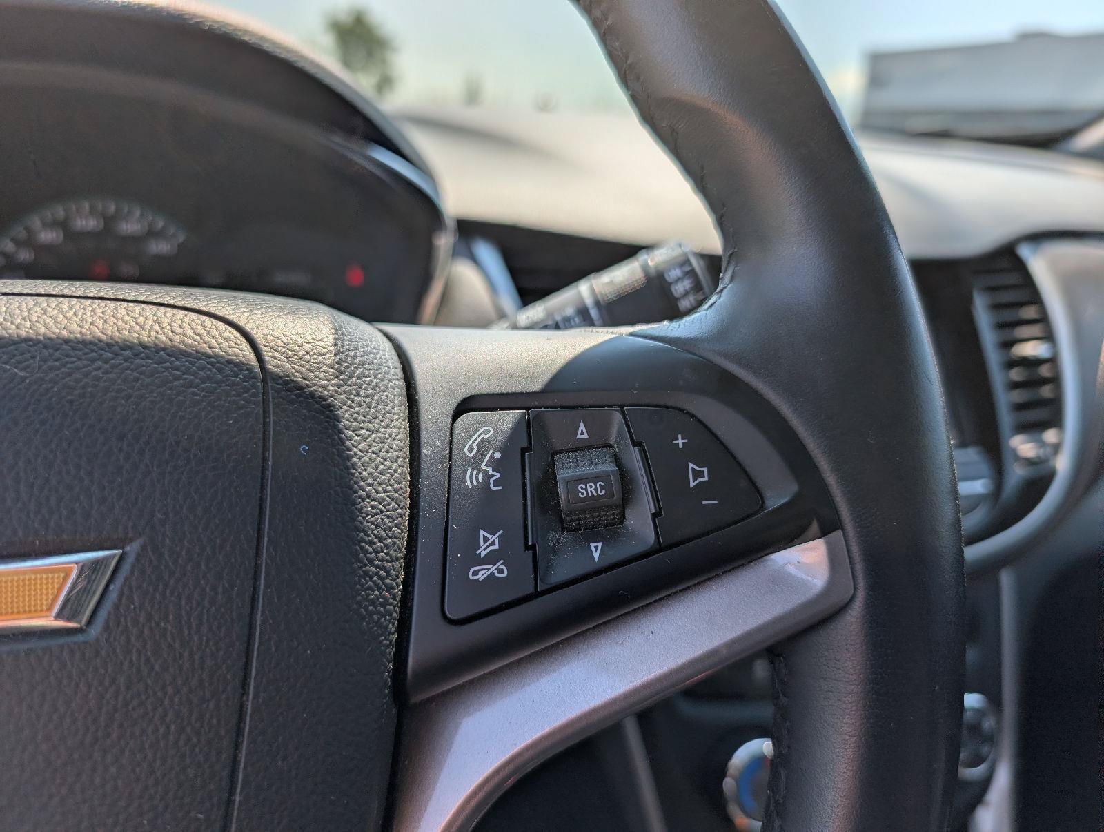 Used 2020 Chevrolet Trax LT w/ LT Convenience Package AWD/4WD image 13