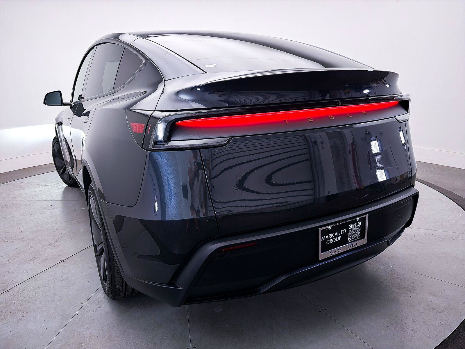 Used 2026 Tesla Model Y 2WD image 4