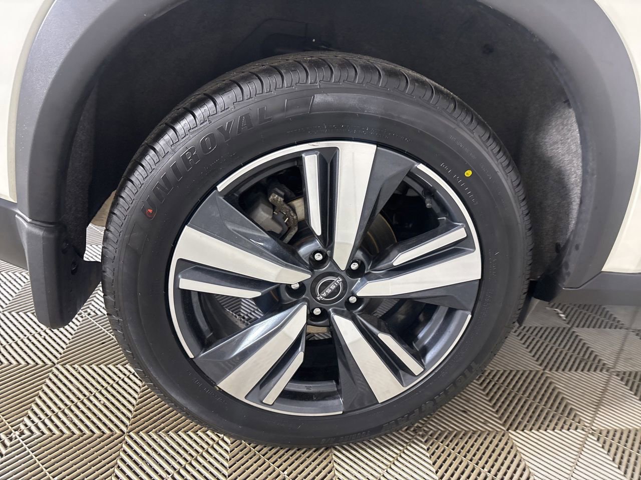 Used 2023 Nissan Rogue SL w/ SL Premium Package image 34