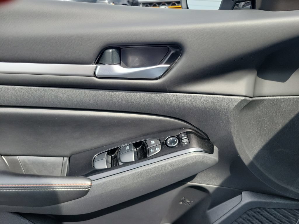 Used 2024 Nissan Altima 2.5 SR w/ SR Premium Package FWD image 20
