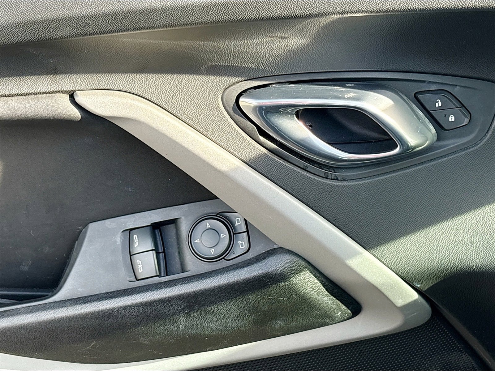 Used 2019 Chevrolet Camaro LT image 17