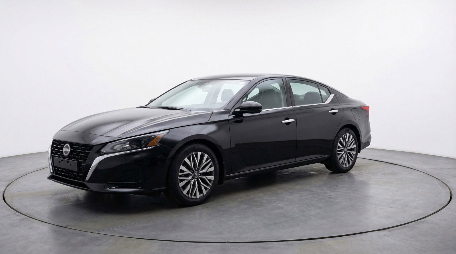 Used 2025 Nissan Altima 2.5 SV FWD image 3