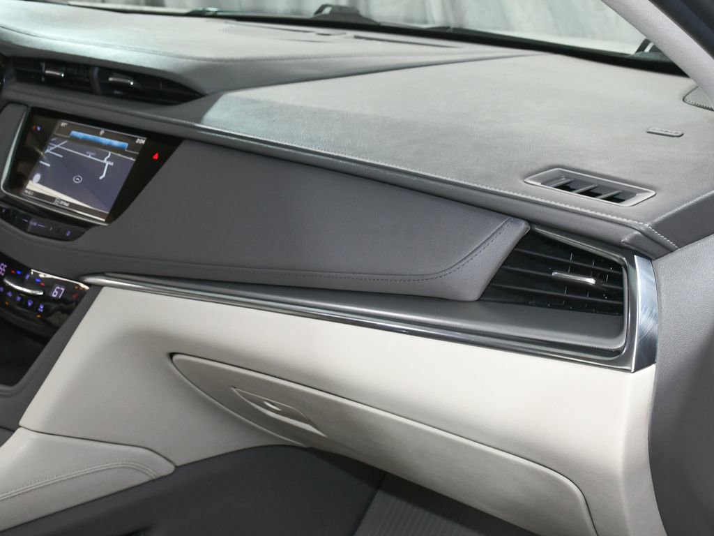 Used 2017 Cadillac XT5 Luxury w/ Driver Awareness Package image 4