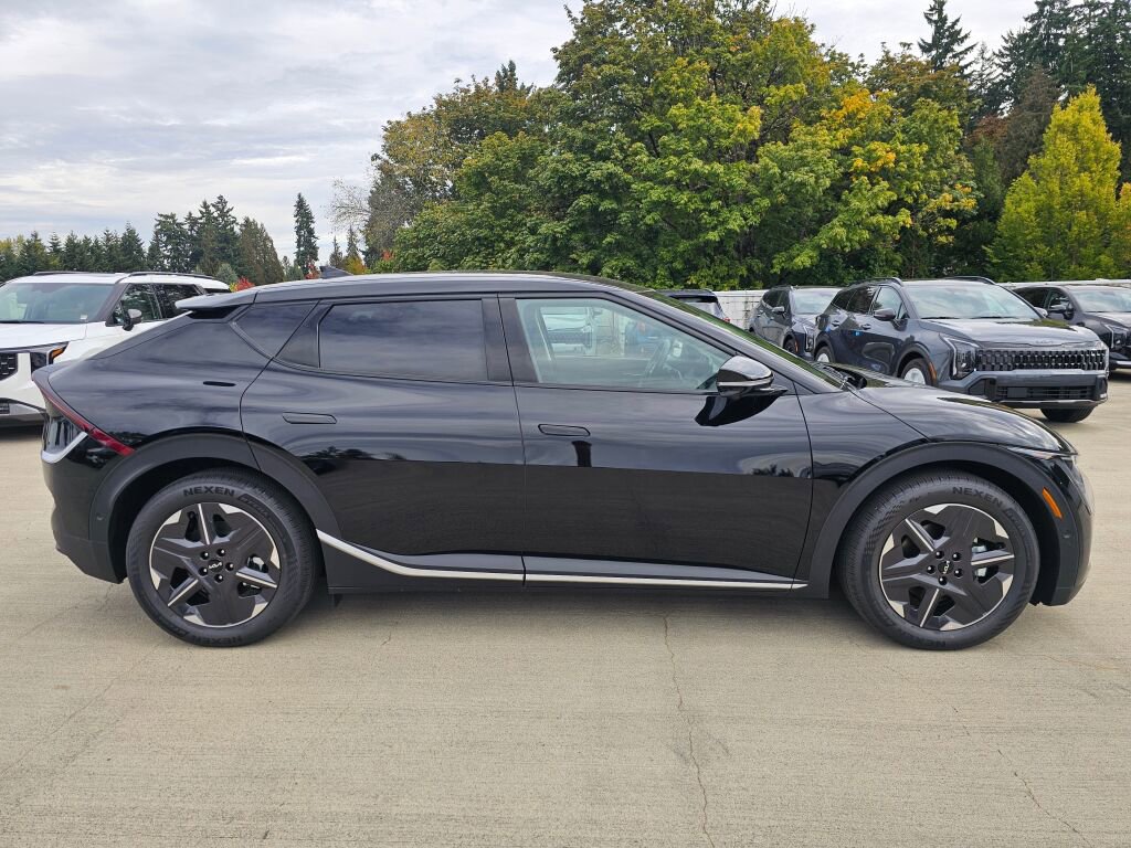 New 2025 Kia EV6 Light w/ Light LR Technology Package image 4