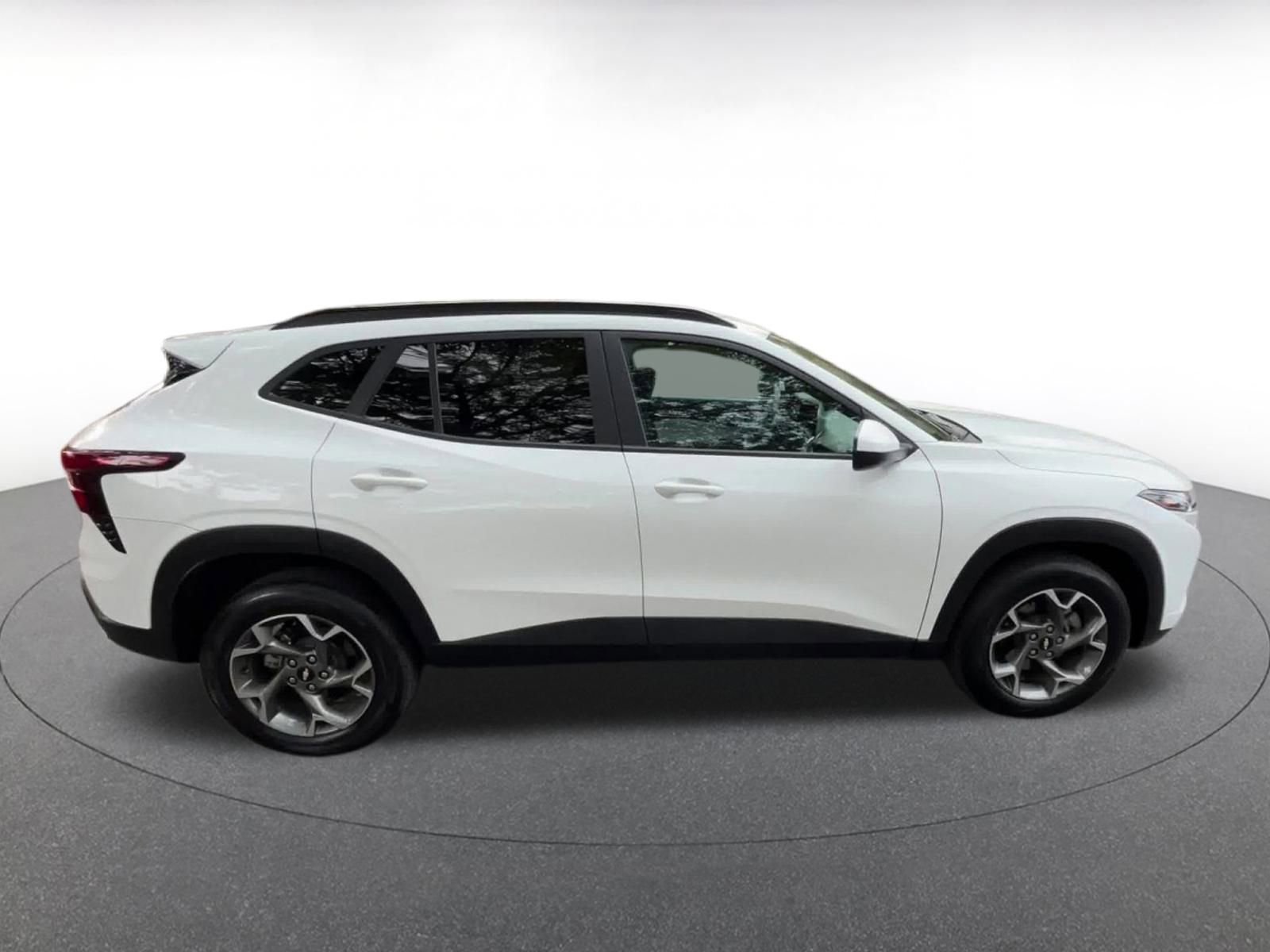 Used 2025 Chevrolet Trax LT image 16