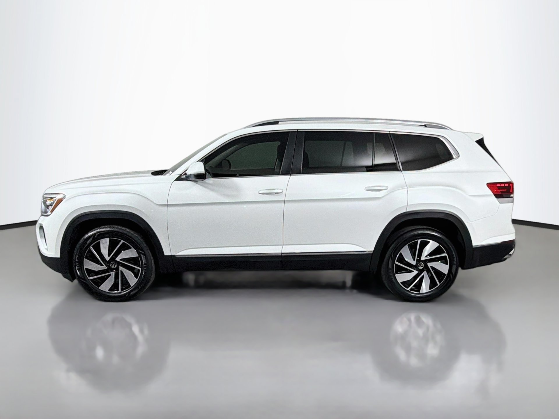 Certified 2025 Volkswagen Atlas SEL AWD/4WD image 8