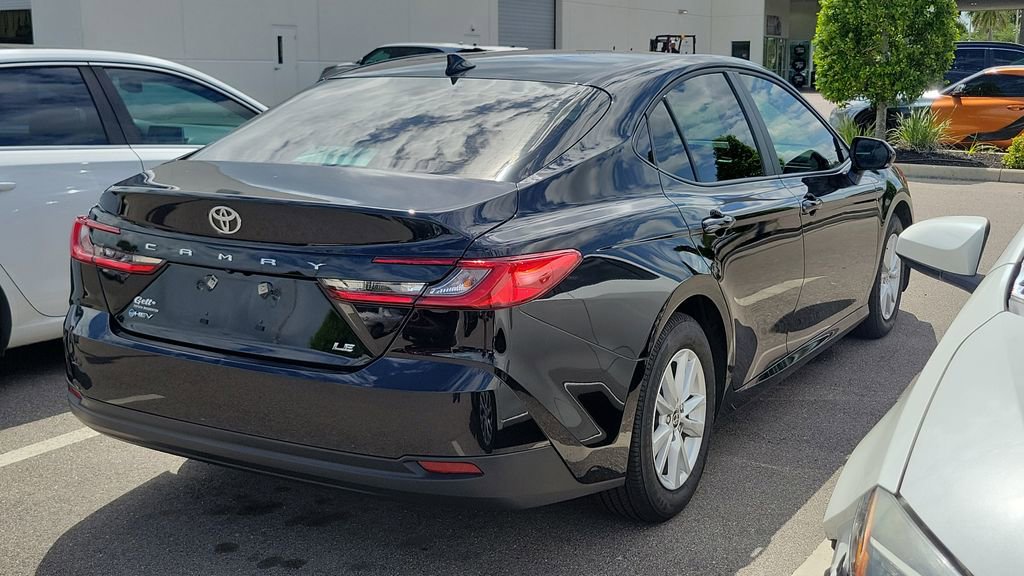 Used 2025 Toyota Camry LE image 4
