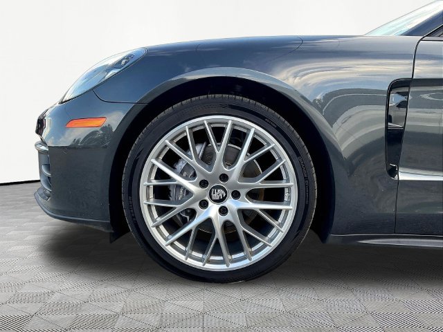 Used 2021 Porsche Panamera RWD image 34