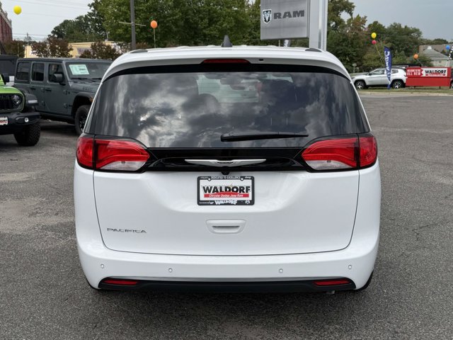 New 2027 Chrysler Pacifica LX FWD image 3