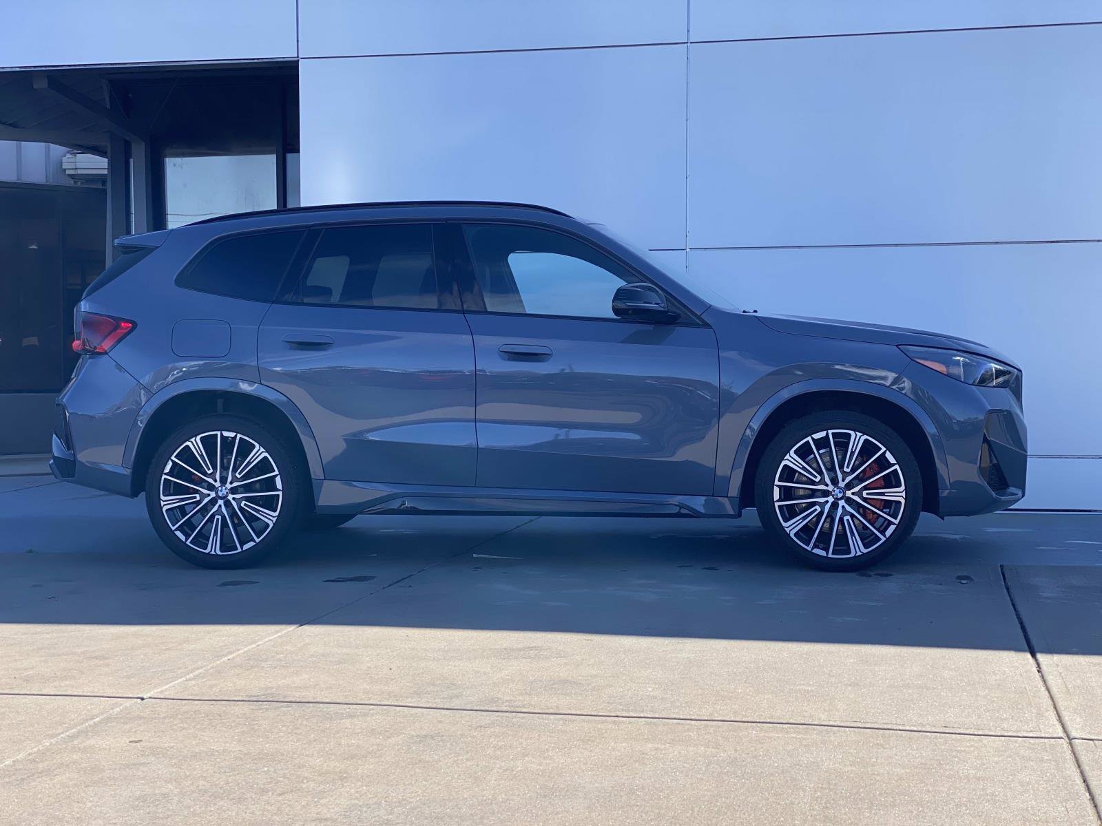 Used 2025 BMW X1 xDrive28i w/ Premium Package AWD/4WD image 3