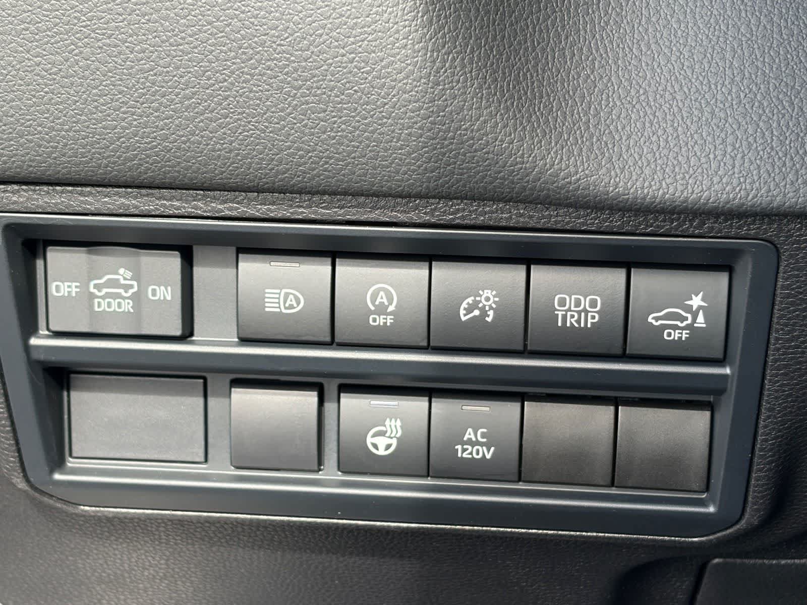 Used 2026 Toyota Tundra Limited AWD/4WD image 18