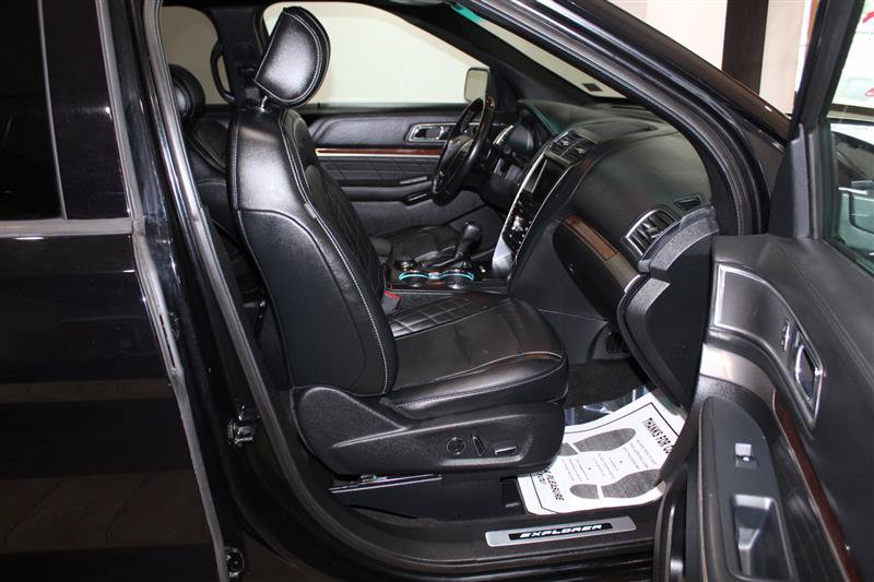 Used 2016 Ford Explorer Platinum AWD/4WD image 33