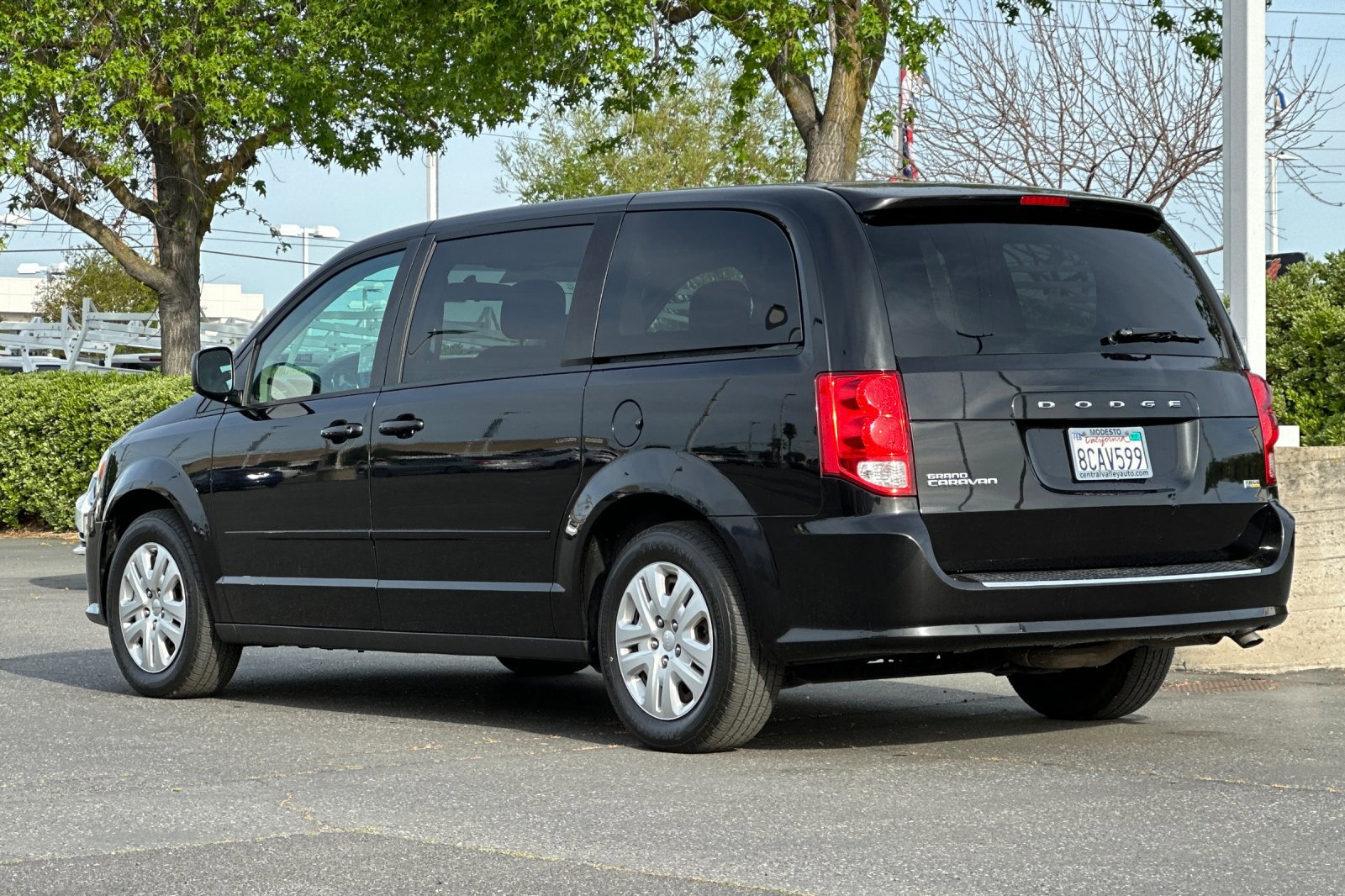 Used 2017 Dodge Grand Caravan SE image 6