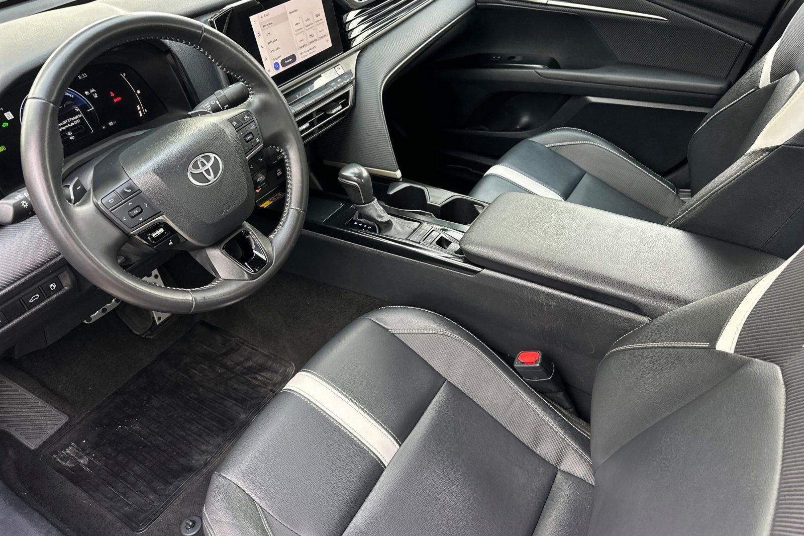 Used 2025 Toyota Camry SE FWD image 10