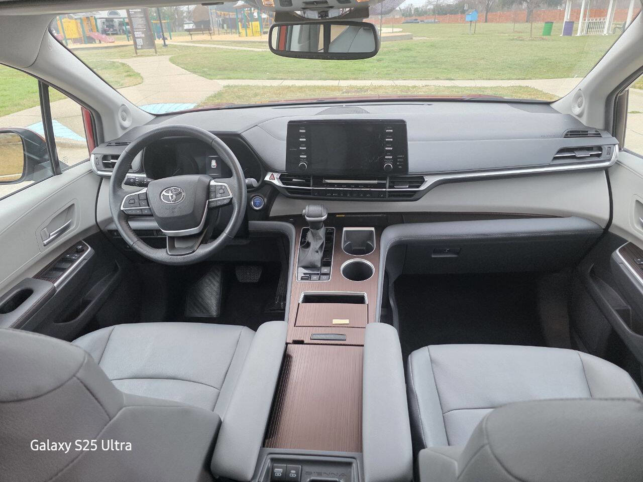 Used 2024 Toyota Sienna XLE w/ XLE Plus Package image 30